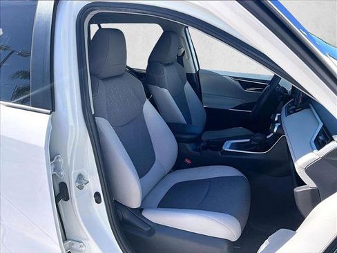 Used 2020 Toyota RAV4 XLE image 9