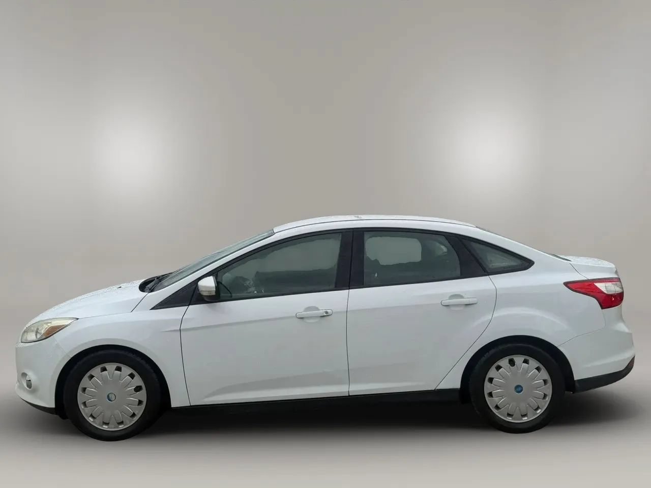 Used 2012 Ford Focus SE w/ SE Winter Pkg FWD image 4