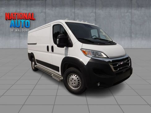 Used 2025 RAM ProMaster 2500 w/ U-Haul Equipment Group FWD image 1