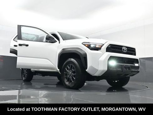 Used 2025 Toyota 4Runner SR5 image 31