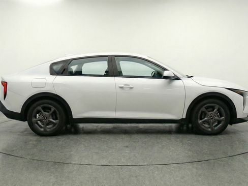 Used 2025 Kia K4 LXS image 11
