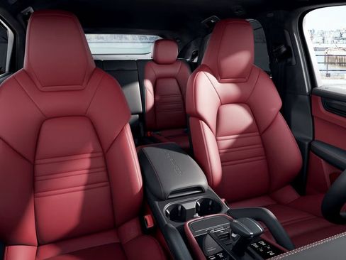 Certified 2023 Porsche Cayenne Turbo GT image 6