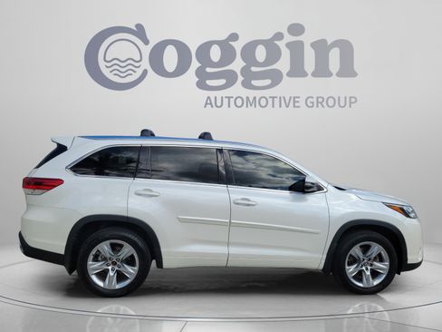 Used 2017 Toyota Highlander Limited w/ Protection Package #3 AWD/4WD image 4