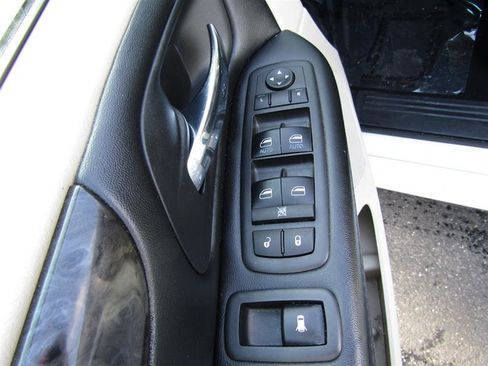 Used 2019 Dodge Grand Caravan SE w/ UConnect Hands-Free Group image 10