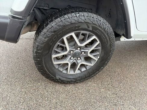 Used 2025 Jeep Wrangler Sahara image 55