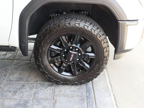 Used 2024 GMC Sierra 2500 AT4 w/ AT4 Premium Plus Package AWD/4WD image 5