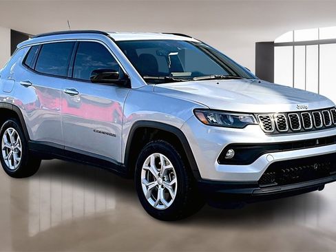 Used 2024 Jeep Compass Latitude w/ Convenience Group image 10