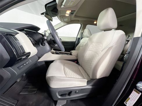 Used 2022 Nissan Pathfinder SV w/ SV Premium Package image 20