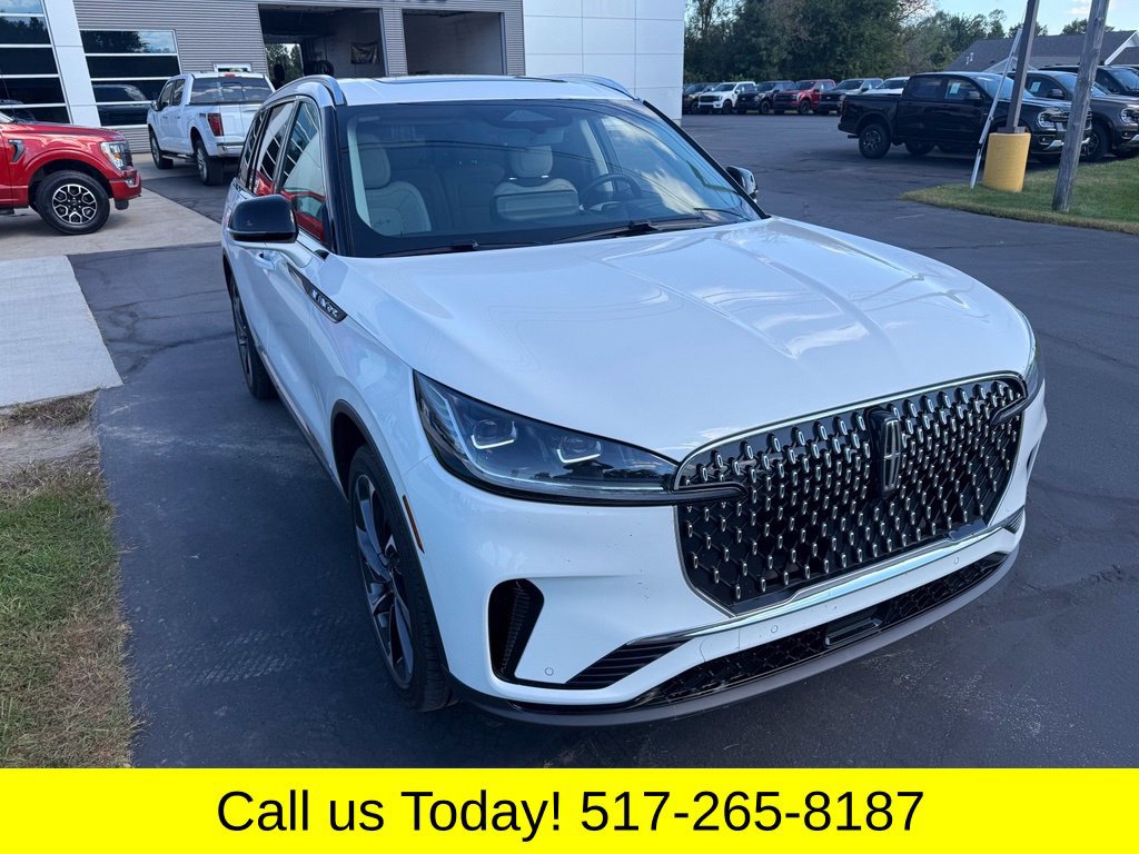 Used 2025 Lincoln Aviator Reserve w/ Equipment Group 201A AWD/4WD image 2