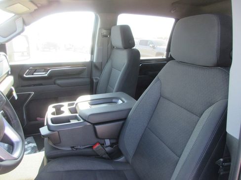 New 2026 GMC Sierra 2500 SLE image 12