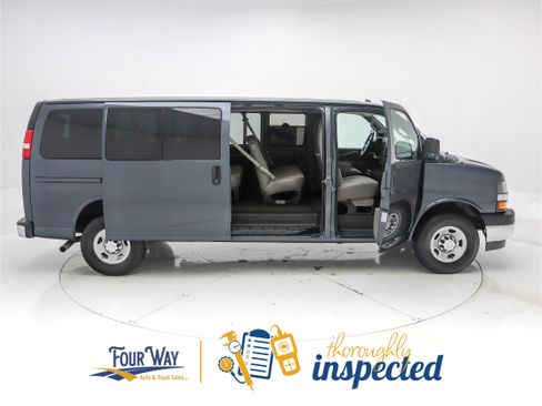 Used 2017 Chevrolet Express 3500 LT w/ LT Preferred Equipment Group image 3
