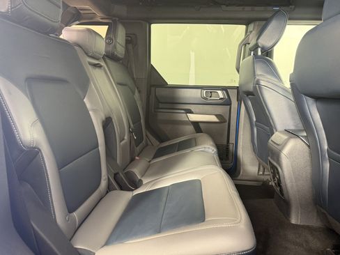 Certified 2022 Ford Bronco Outer Banks w/ Sasquatch Package AWD/4WD image 13
