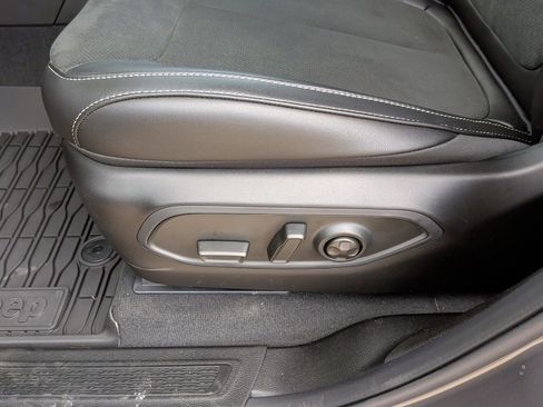 New 2025 Jeep Grand Cherokee L Altitude image 14