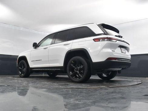 New 2025 Jeep Grand Cherokee Altitude w/ Trailer Tow Package AWD/4WD image 51