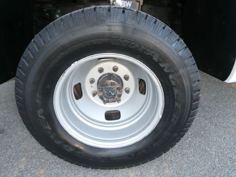 Used 2010 Ford F350 XL image 23