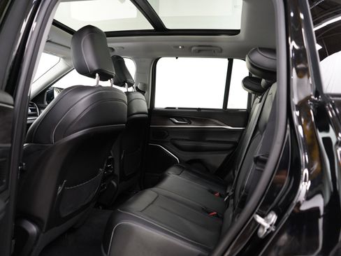 Used 2023 Jeep Grand Cherokee 4WD 4xe w/ Luxury Tech Group II image 18