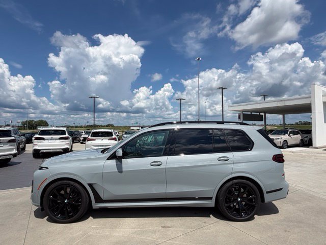 Used 2026 BMW X7 xDrive40i w/ M Sport Package AWD/4WD image 9