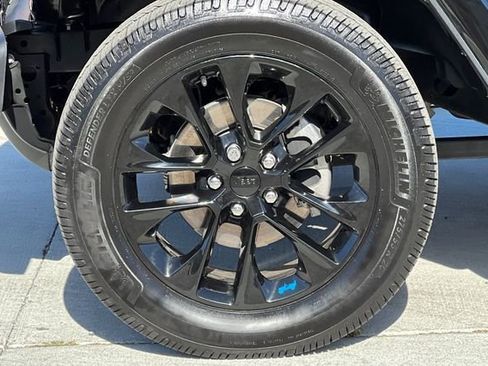 Used 2023 Jeep Wrangler Unlimited Sahara image 33