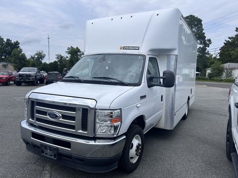 Used 2022 Ford E-350 and Econoline 350 Super Duty RWD image 4