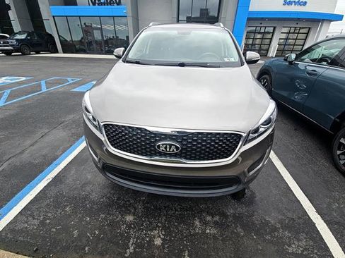 Used 2016 Kia Sorento LX w/ LX Convenience Package image 2