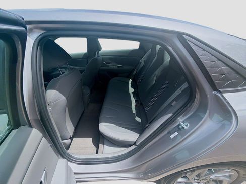 Used 2024 Hyundai Elantra SEL FWD image 20