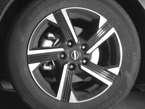 Used 2025 Nissan Sentra SV FWD image 11