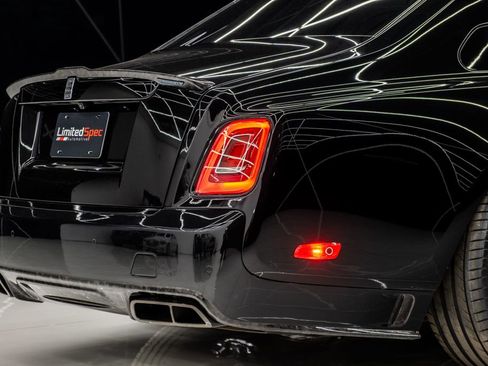 Used 2025 Rolls-Royce Phantom Sedan RWD image 18