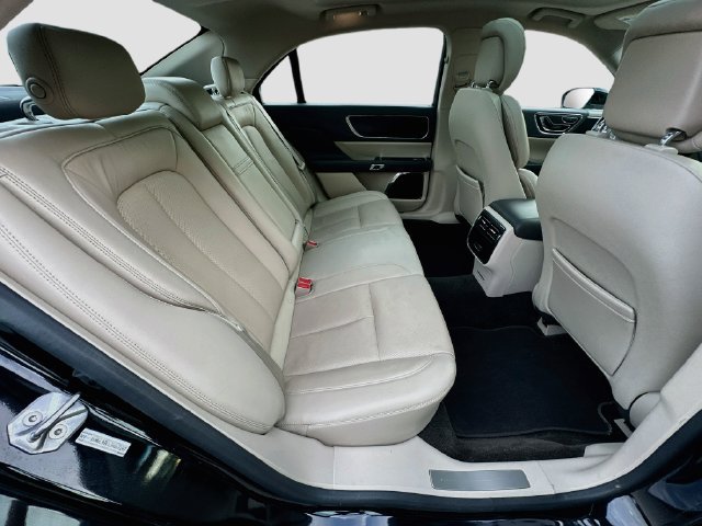 Used 2018 Lincoln Continental Select w/ Continental Climate Package AWD/4WD image 31