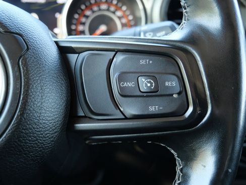 Used 2021 Jeep Gladiator Sport AWD/4WD image 29