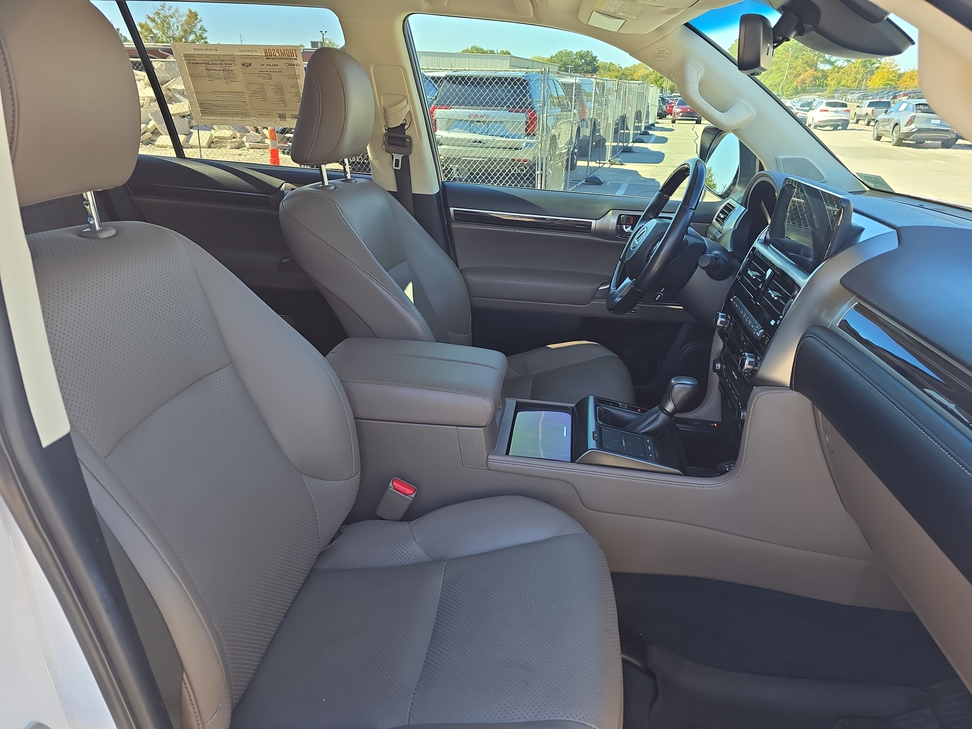 Used 2022 Lexus GX 460 Luxury w/ Off Road Package AWD/4WD image 10