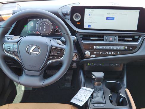 New 2025 Lexus ES 300h 300h image 22