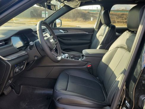 New 2024 Jeep Grand Cherokee Overland AWD/4WD image 5