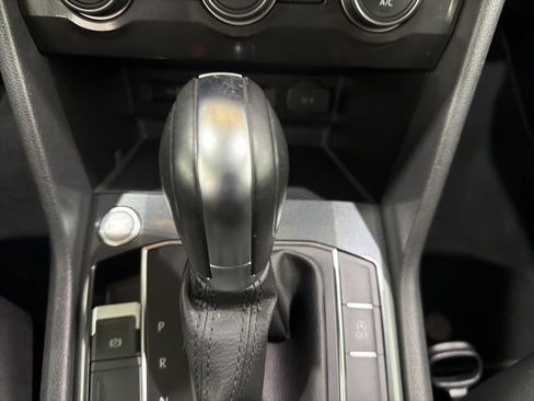 Used 2018 Volkswagen Tiguan SEL w/ 3rd Row Seat Package AWD/4WD image 44
