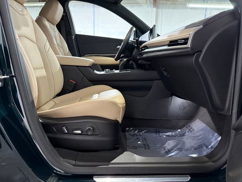 Certified 2025 Cadillac XT4 Premium Luxury image 45