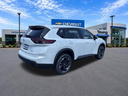 Used 2025 Nissan Rogue SV AWD/4WD image 7