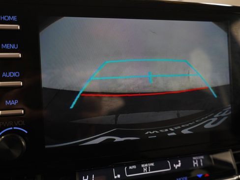 Used 2024 Toyota Sienna LE image 28