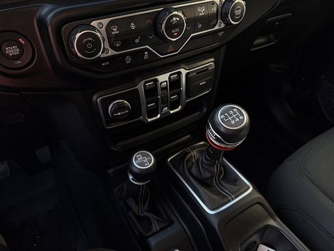 Used 2019 Jeep Wrangler Unlimited Sahara w/ LED Lighting Group image 18