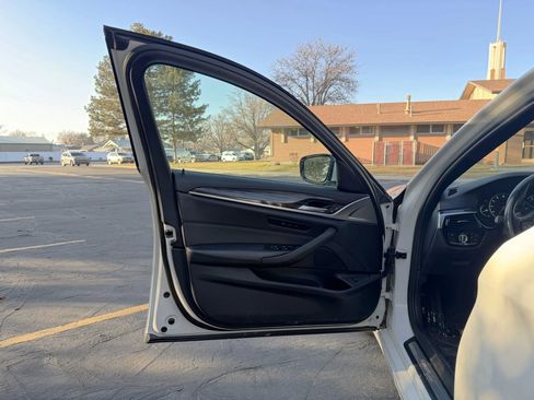 Used 2018 BMW 530i xDrive image 11