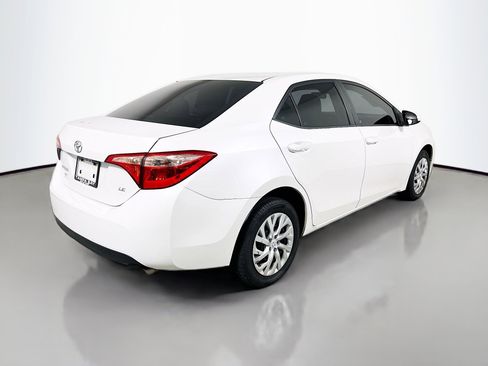 Used 2017 Toyota Corolla LE image 4