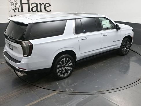 New 2026 Chevrolet Suburban High Country AWD/4WD image 19