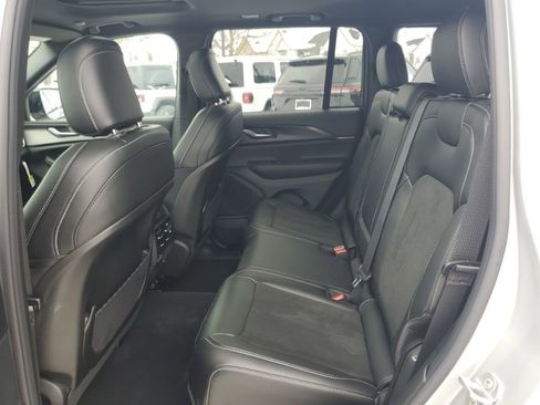 New 2025 Jeep Grand Cherokee Altitude AWD/4WD image 27