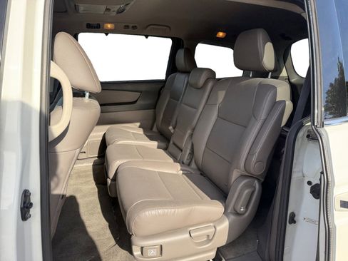Used 2014 Honda Odyssey Touring Elite image 16