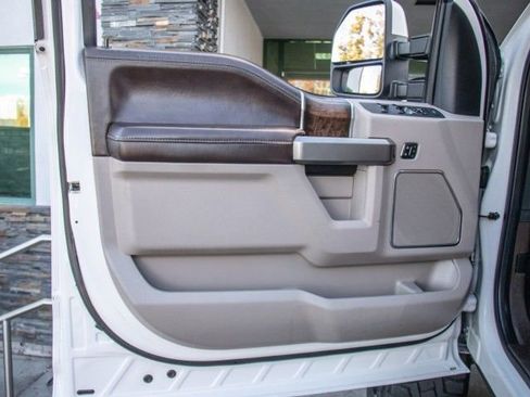 Used 2019 Ford F350 Limited image 9