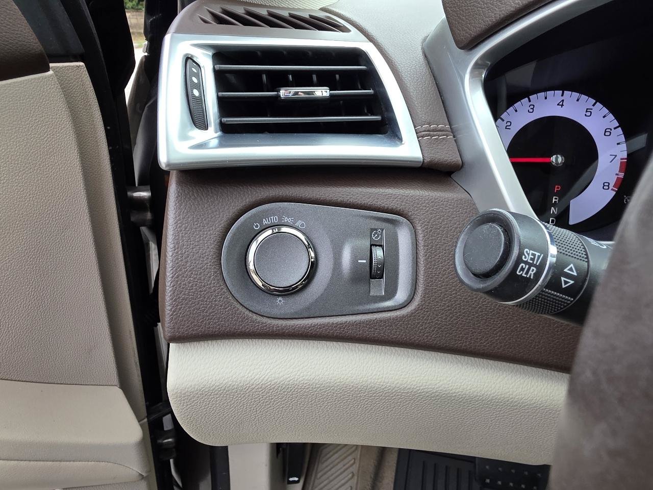 Used 2011 Cadillac SRX Luxury FWD image 16