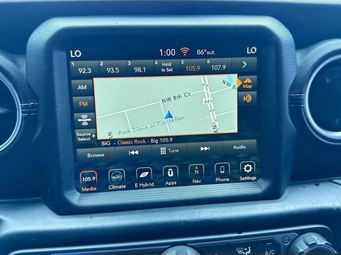 Used 2023 Jeep Wrangler Unlimited Sahara w/ Cold Weather Group AWD/4WD image 16