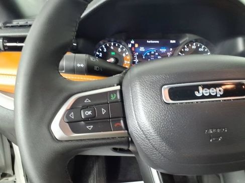 Used 2025 Jeep Compass Limited AWD/4WD image 16