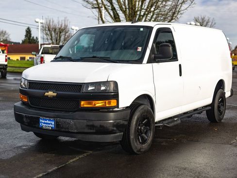 Used 2022 Chevrolet Express 2500 w/ Driver Convenience Package image 4
