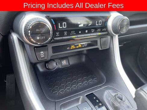 Used 2024 Toyota RAV4 XLE AWD/4WD image 32
