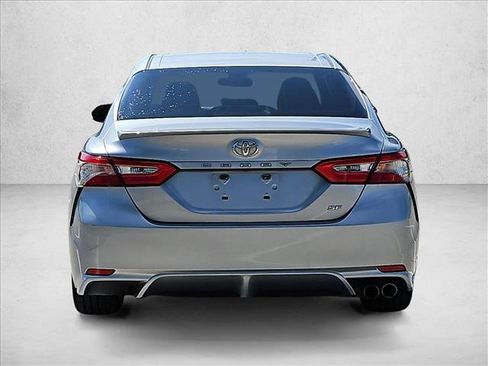 Used 2018 Toyota Camry SE FWD image 6