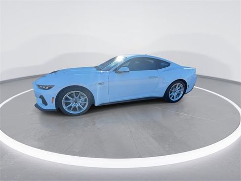 Used 2025 Ford Mustang GT Premium image 4